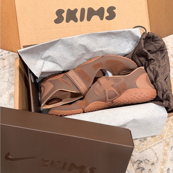 NikeSKIMS Footwear Rift Mesh Sneaker NWT - Picture 10 of 10